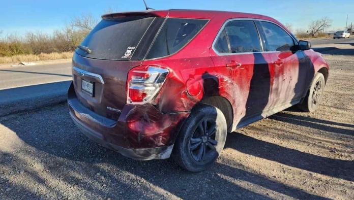 Da la vuelta en u y se impacta con camioneta