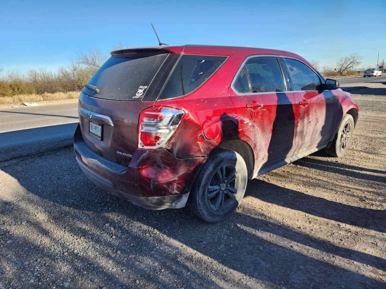 Da la vuelta en u y se impacta con camioneta