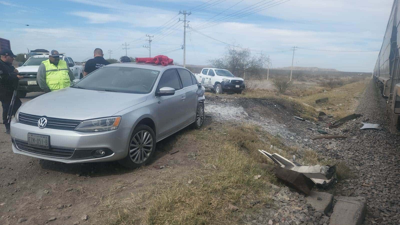 Sobrevive abuelito a impacto con tren