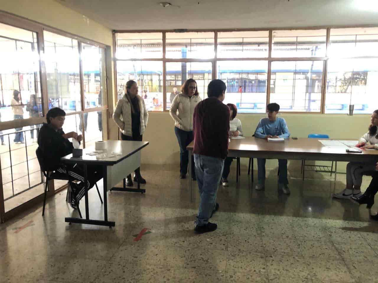 Realizan elección para elegir rector