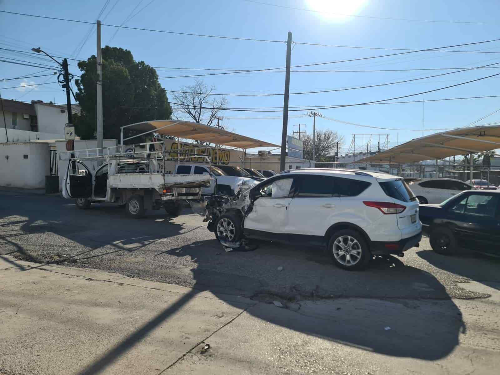 Destroza camioneta en choque por alcance