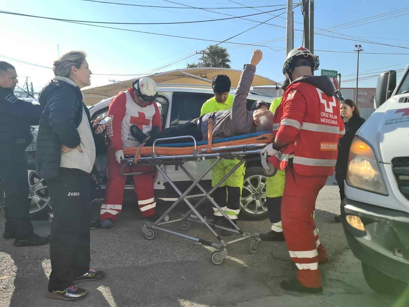 Destroza camioneta en choque por alcance
