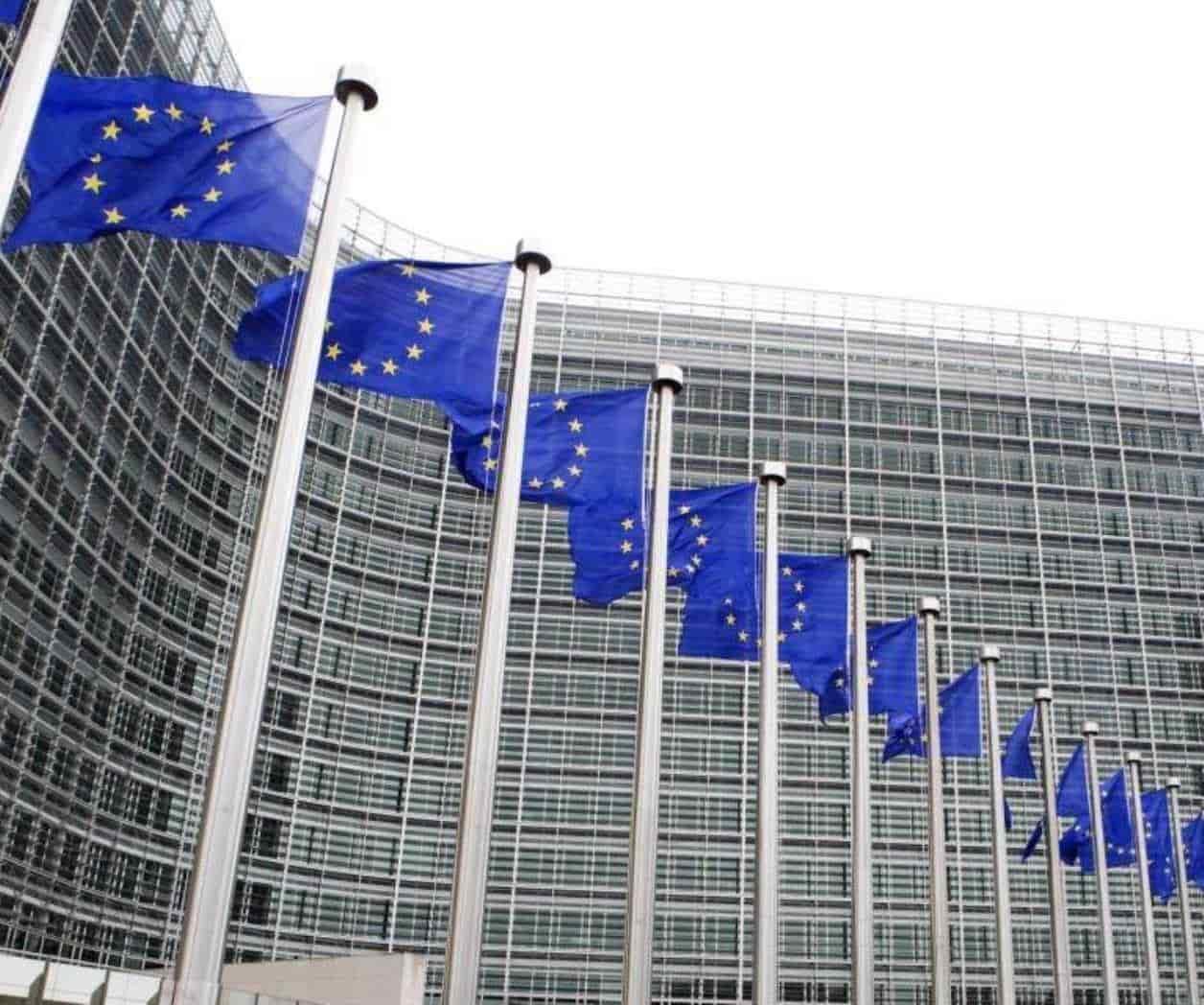 Unión Europea aprueba paquete de 50 mil millones de euros para Ucrania