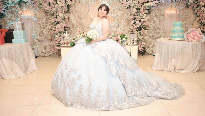 Festeja sus quince años