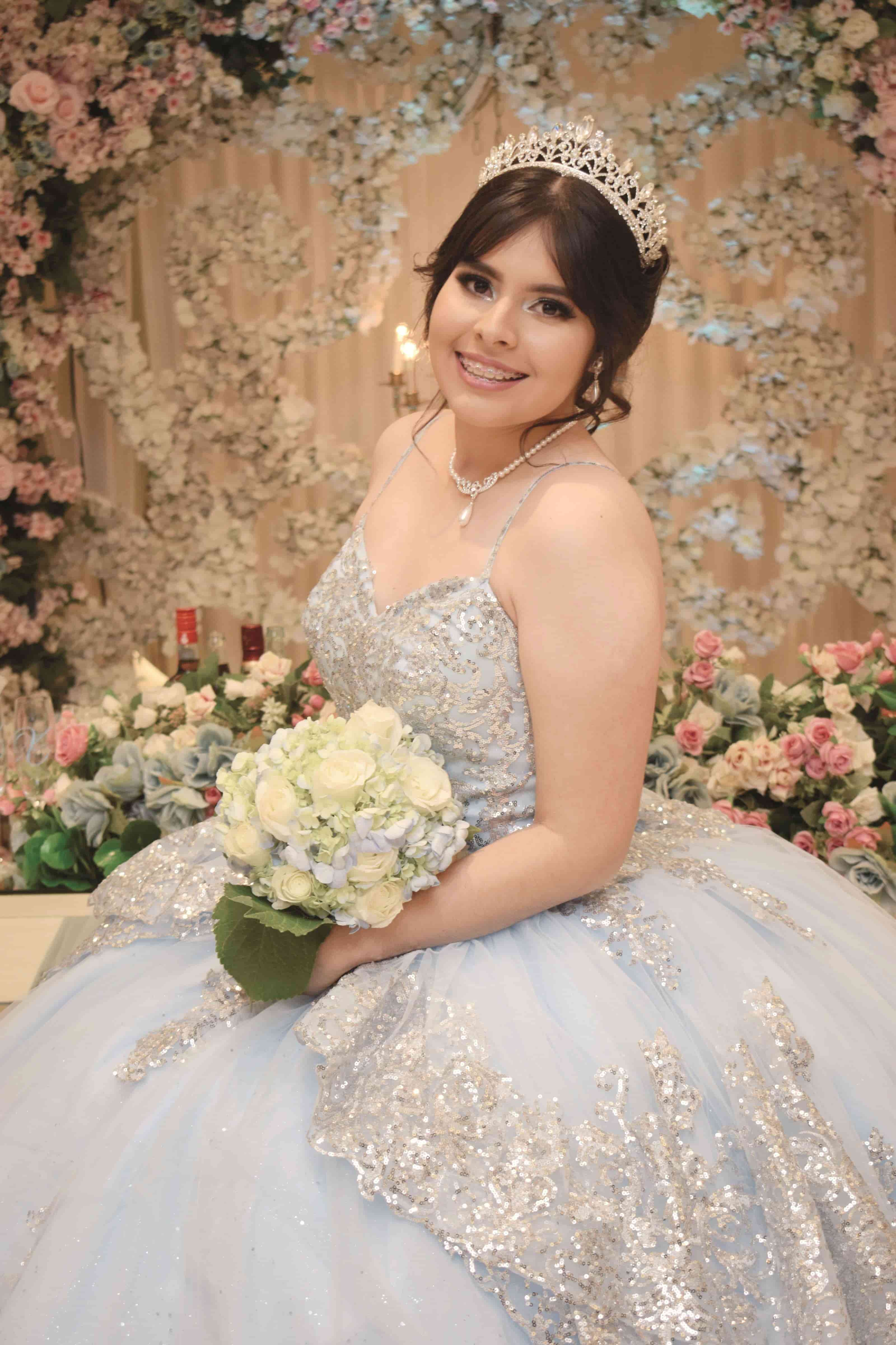 Festeja sus quince años