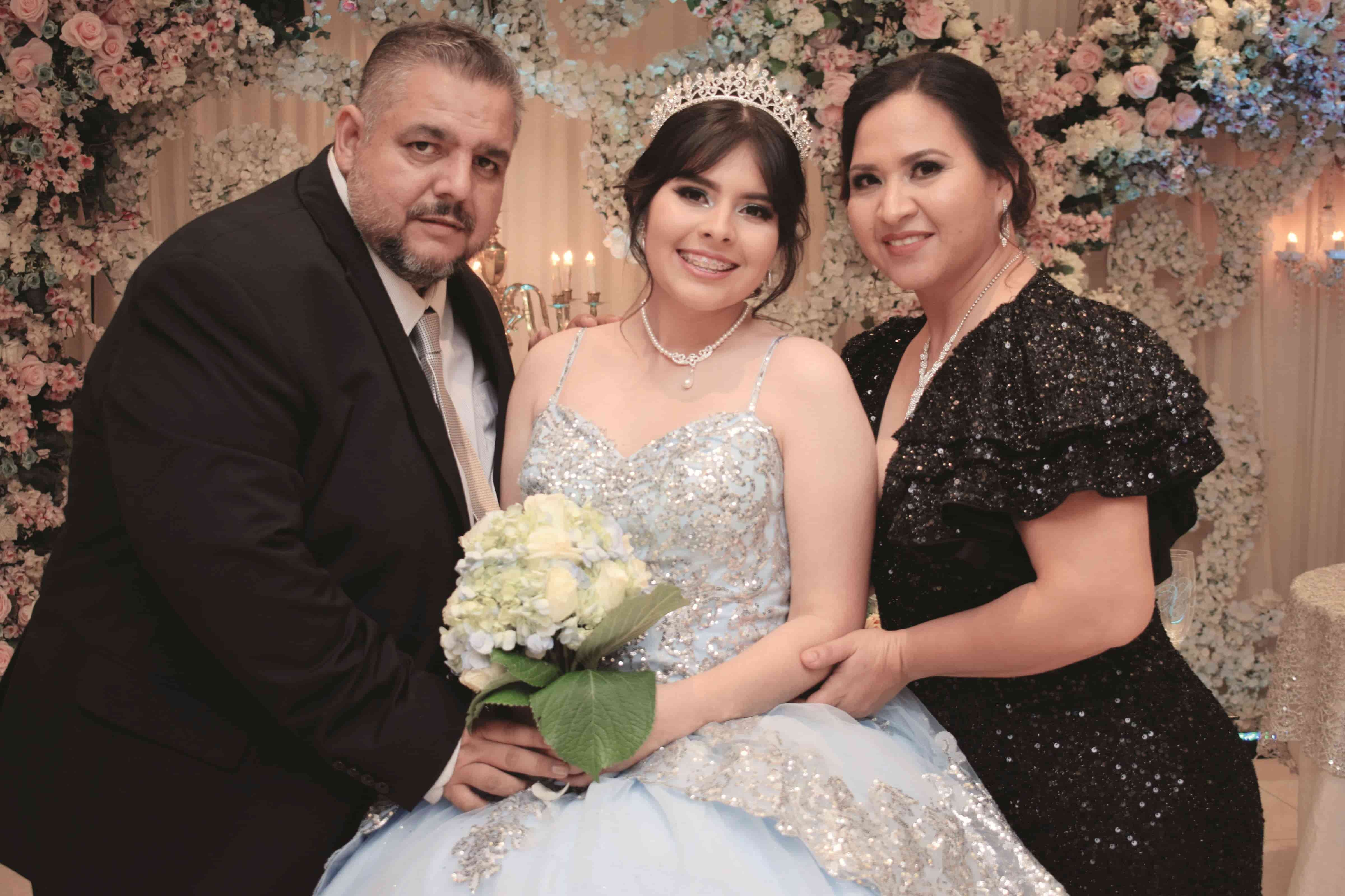 Festeja sus quince años