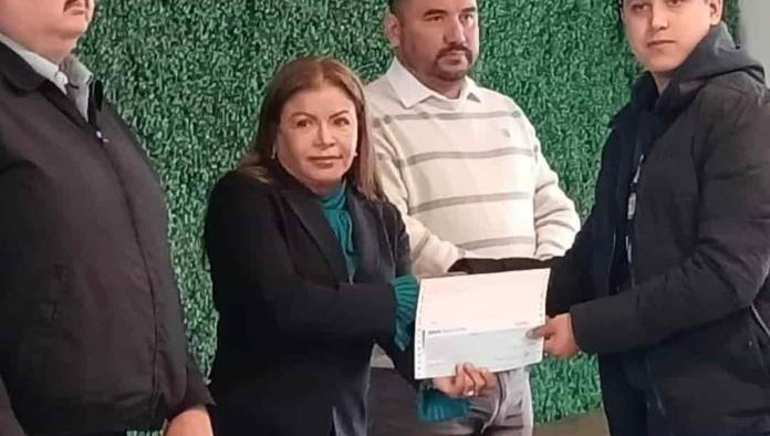 Entrega Gutiérrez becas a estudiantes