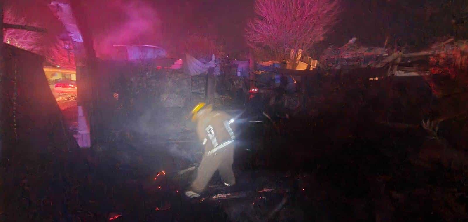 Arde palapa en Estancias