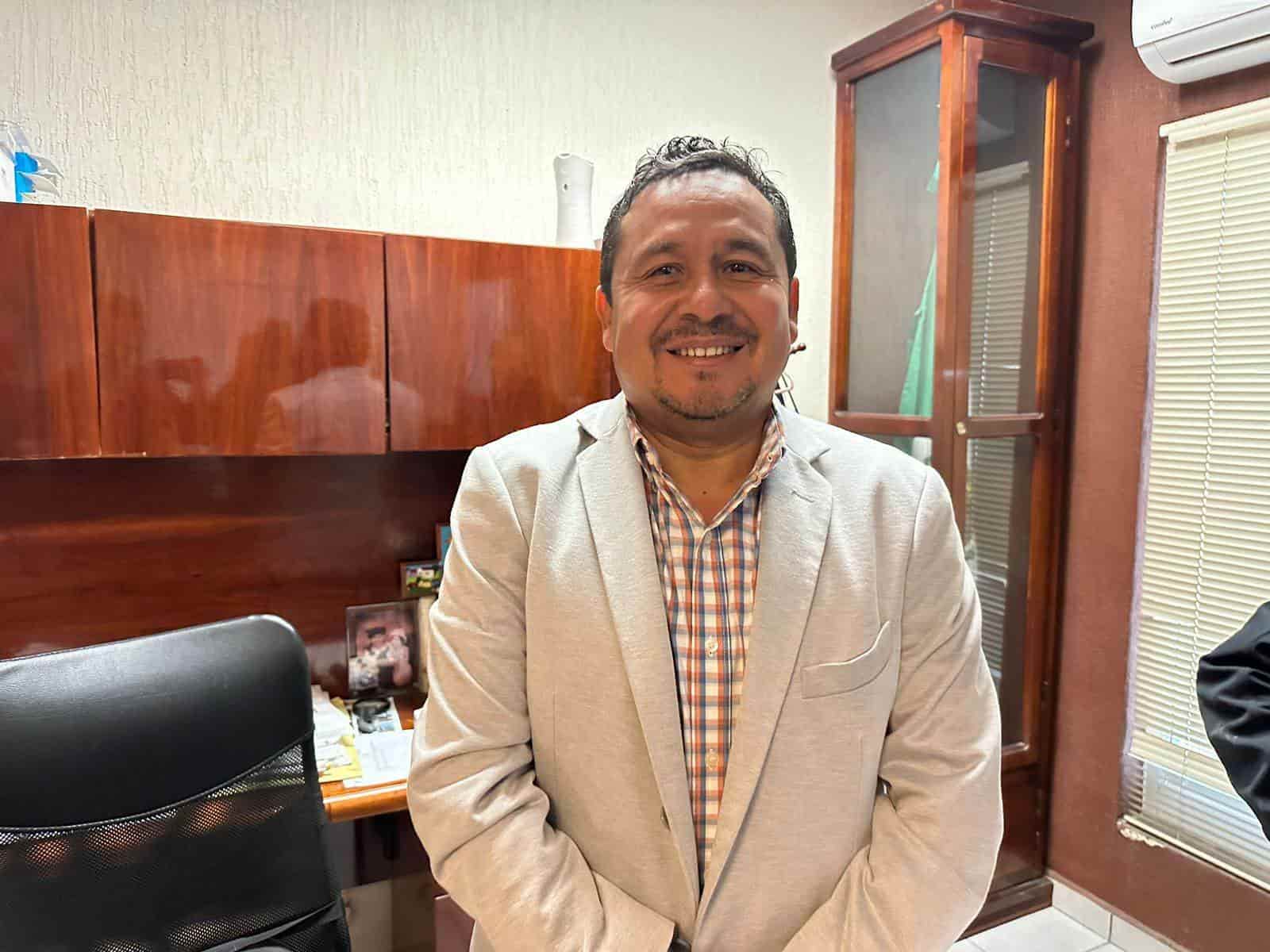 Intenta matar a policía