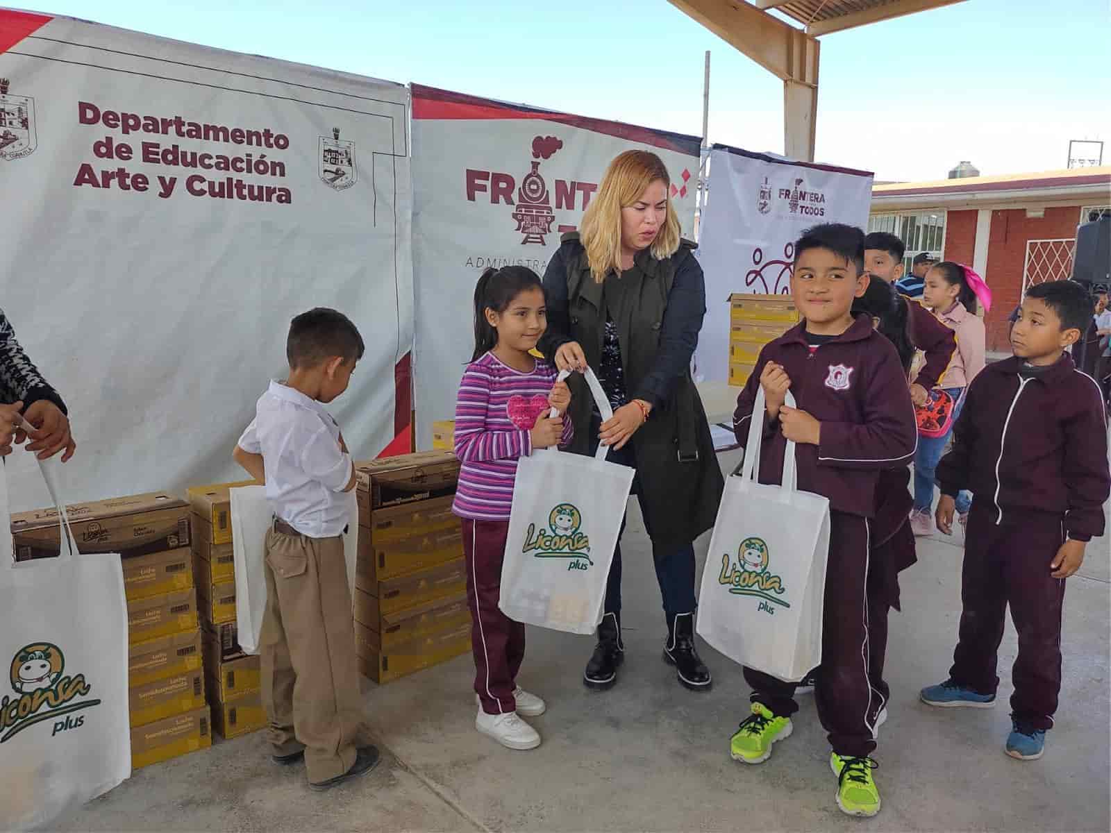 Llevan “lechita” a escuela de la Diana Laura