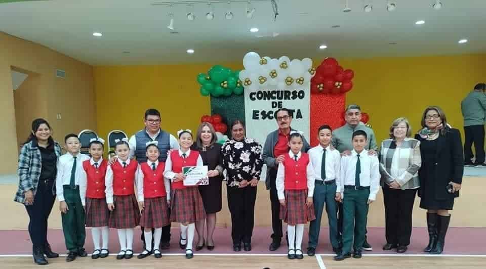 Realizan concurso de escoltas para los alumnos de la zona escolar 415