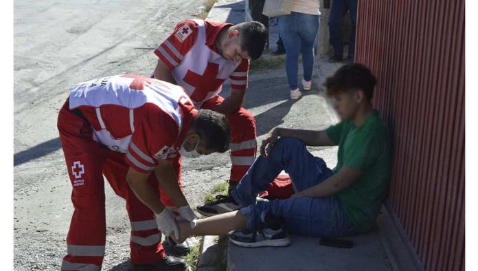 Embiste a menor en moto