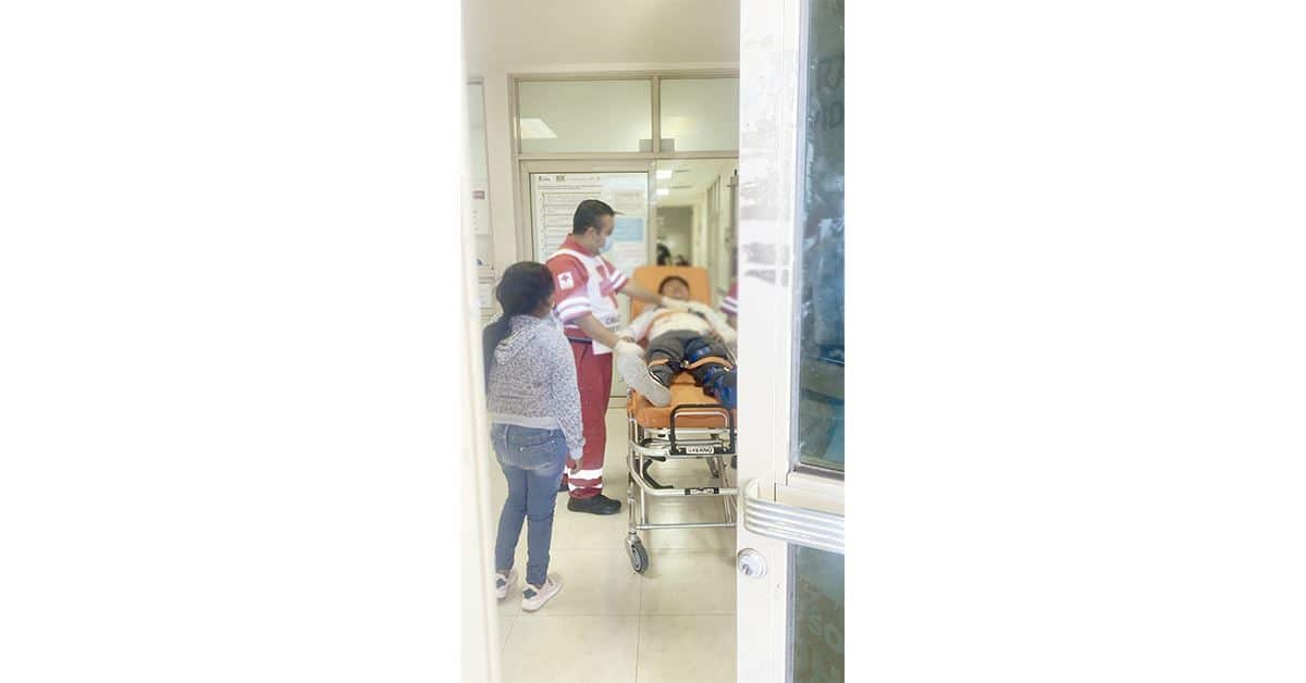Niño se rebana pierna con cadena de moto