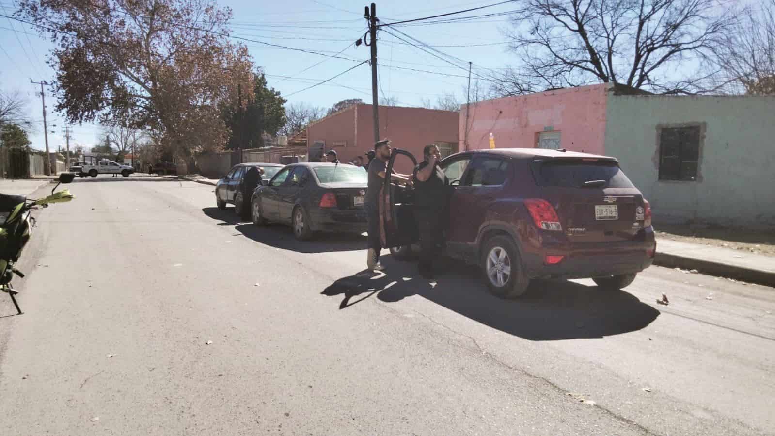 Paramédicos de la Cruz Roja auxiliaron a los heridos.