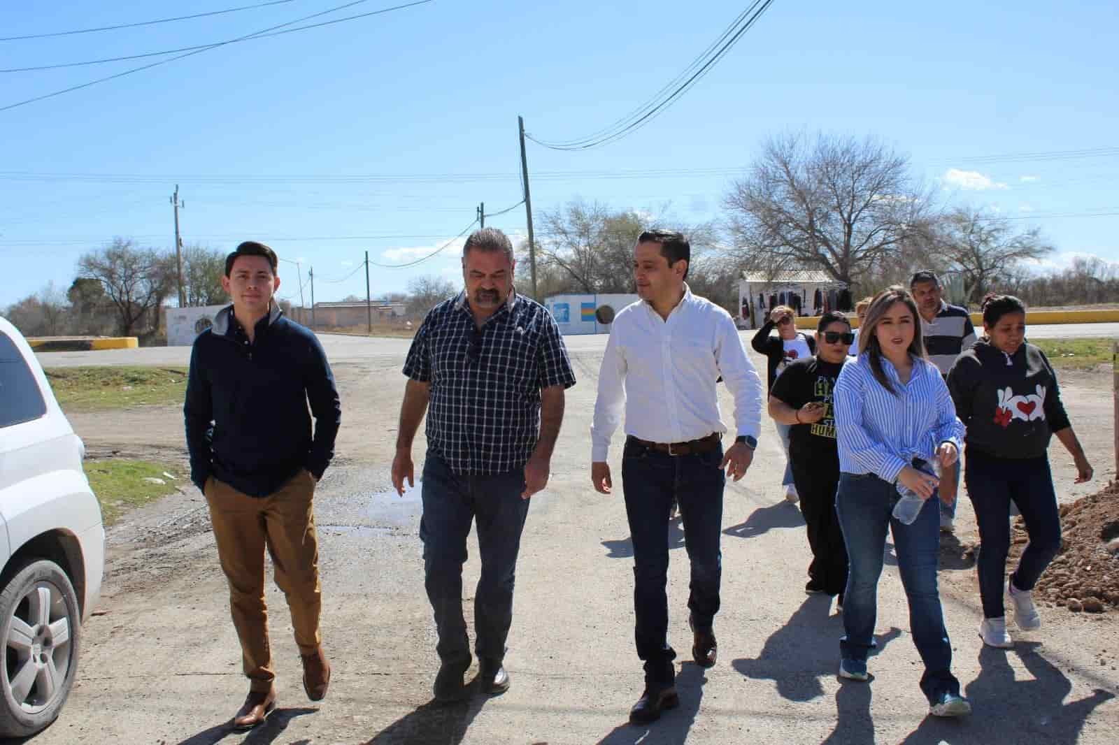 Visita Pepe Díaz Gutiérrez a vecinos de la colonia “Los Parques”