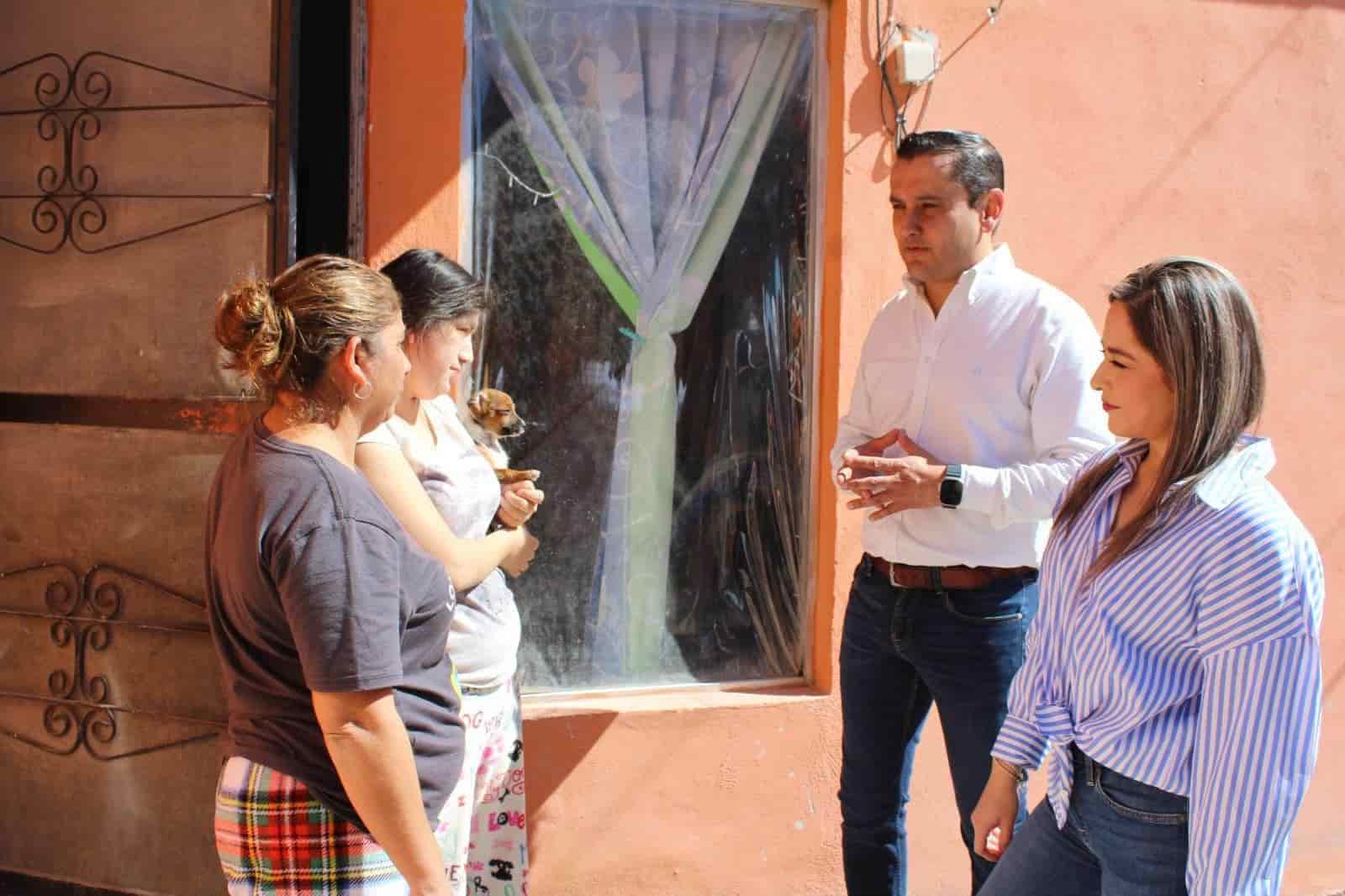 Visita Pepe Díaz Gutiérrez a vecinos de la colonia “Los Parques”