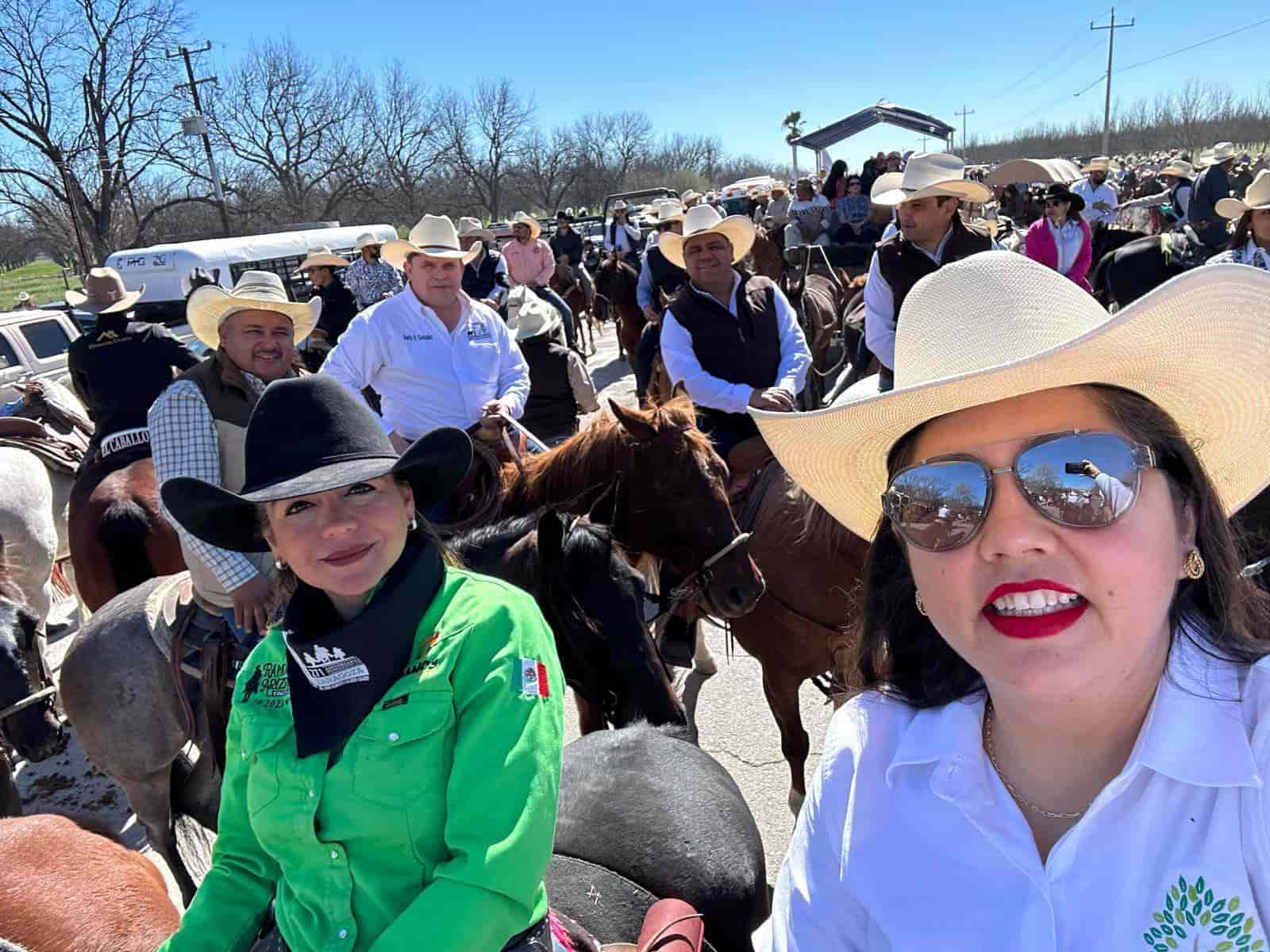 Asiste alcaldesa de Nava a la Cabalgata de Zaragoza