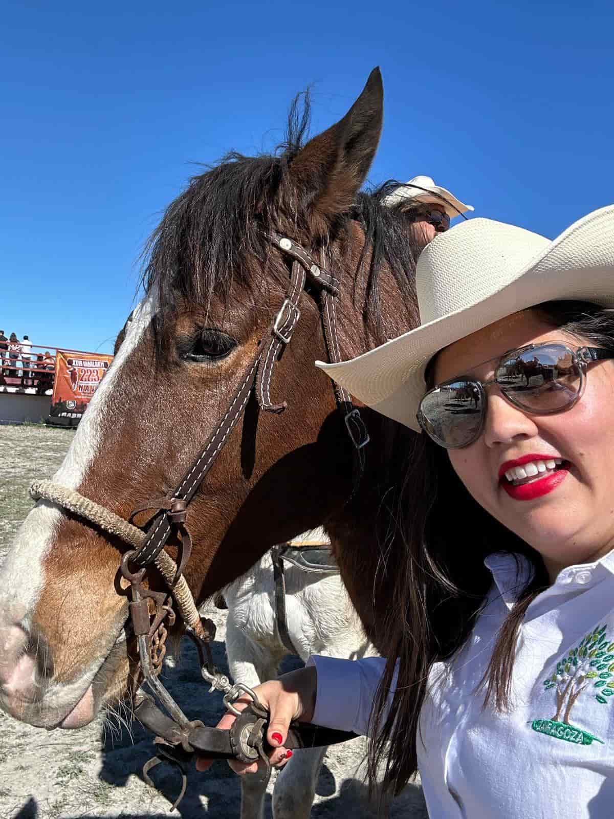 Asiste alcaldesa de Nava a la Cabalgata de Zaragoza