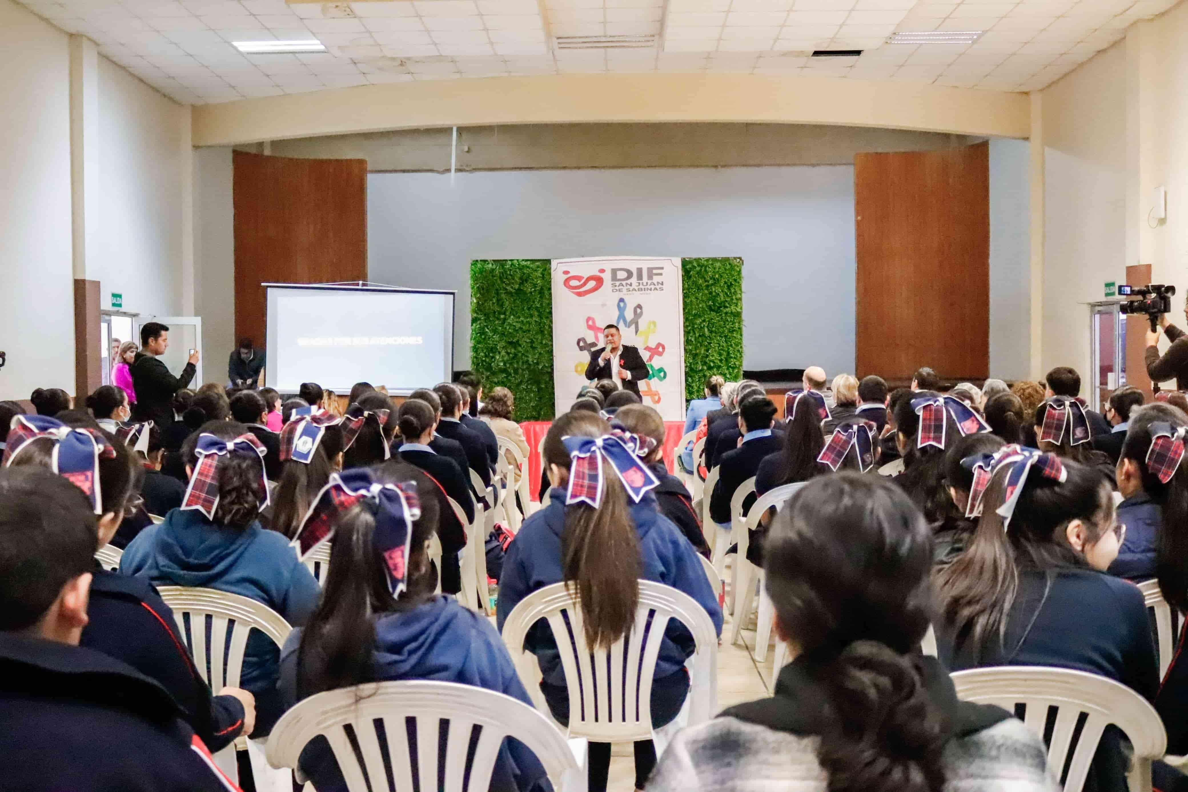 Imparte SSA conferencia sobre el cáncer