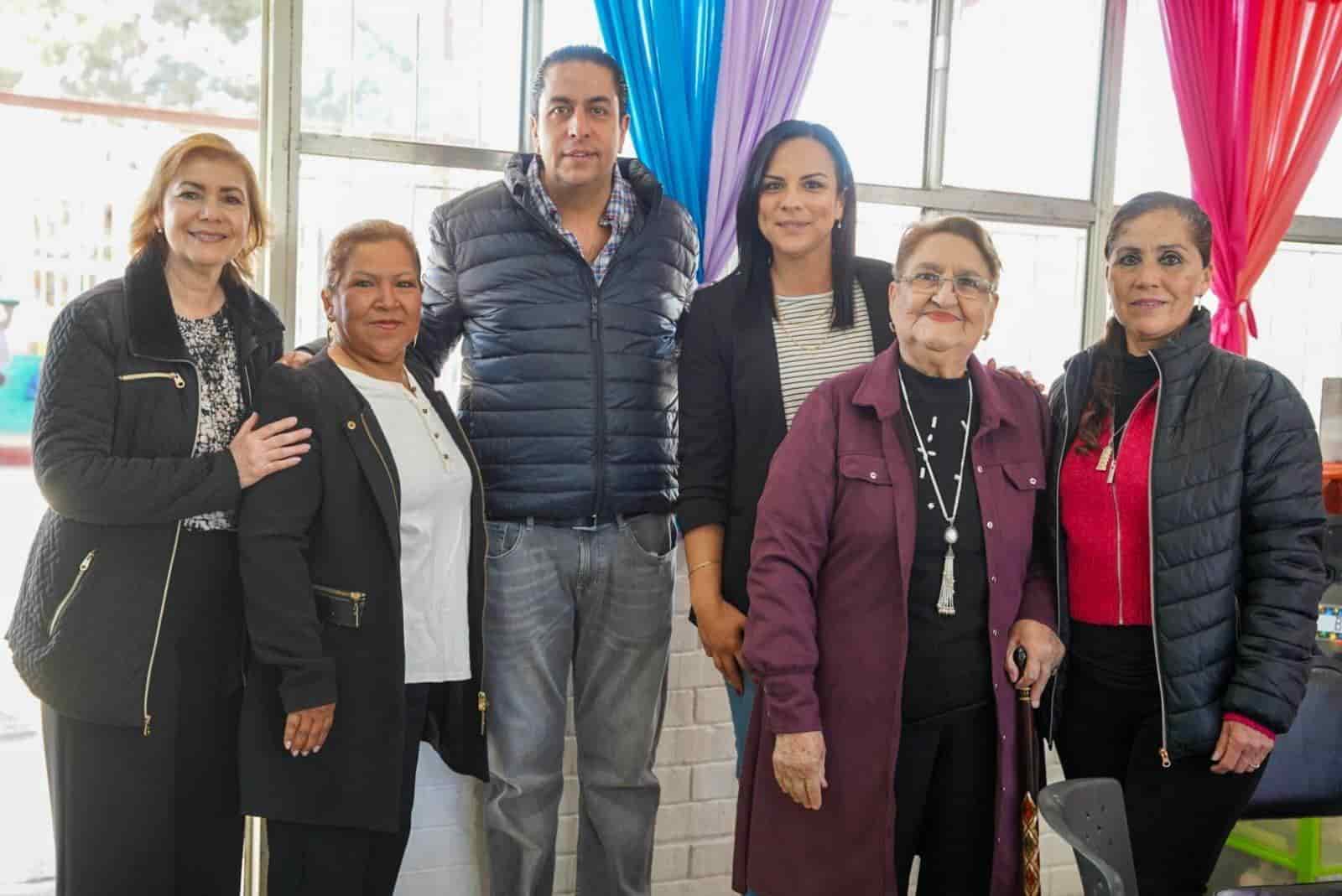 En la colonia El Mirador, el alcalde Chema Morales Padilla entregó recursos del programa “Mejora tu Escuela”.