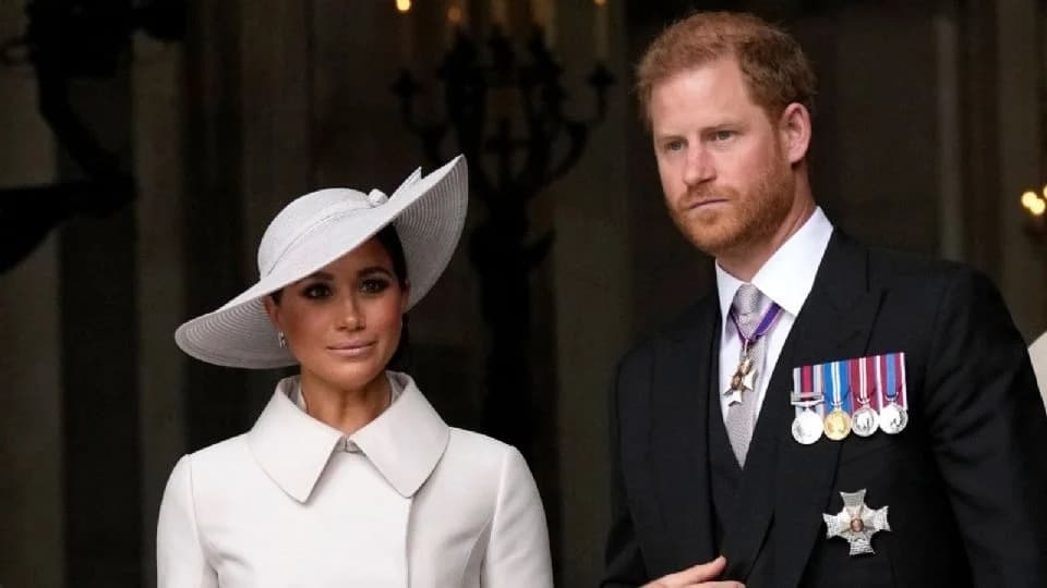 Principe Harry habla con el rey Carlos III e irá a verlo tras diagnóstico de cáncer