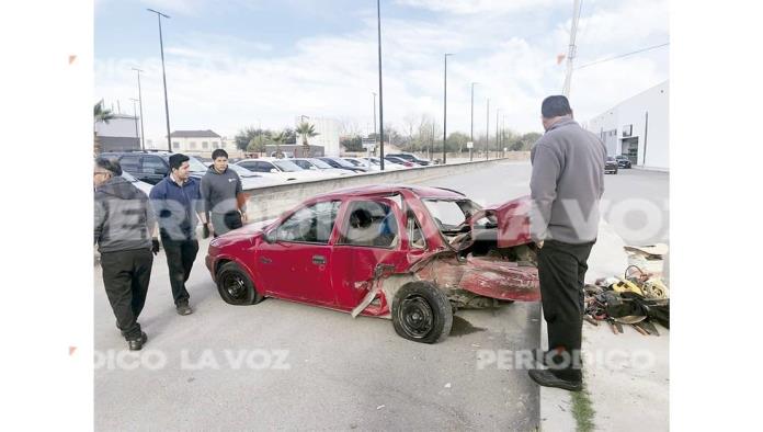 Arremanga borracho automóvil en el Pape