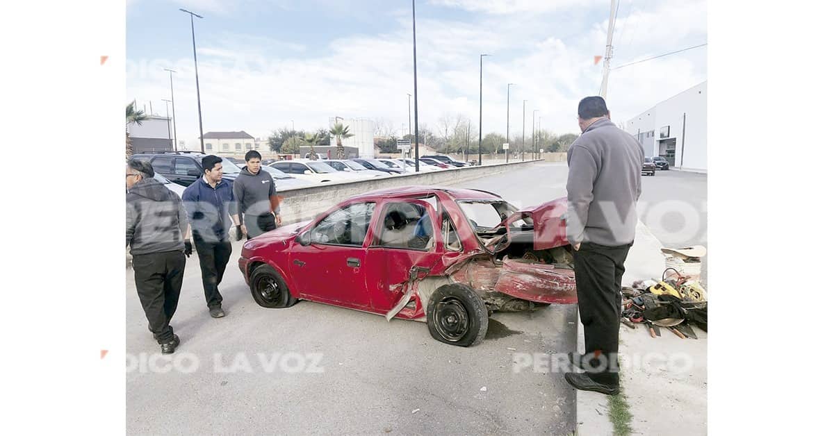 Arremanga borracho automóvil en el Pape