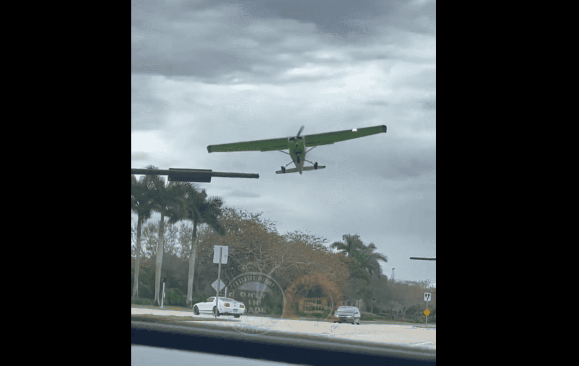 Aterrizaje de película; Avioneta aterriza en concurrida carretera de Florida