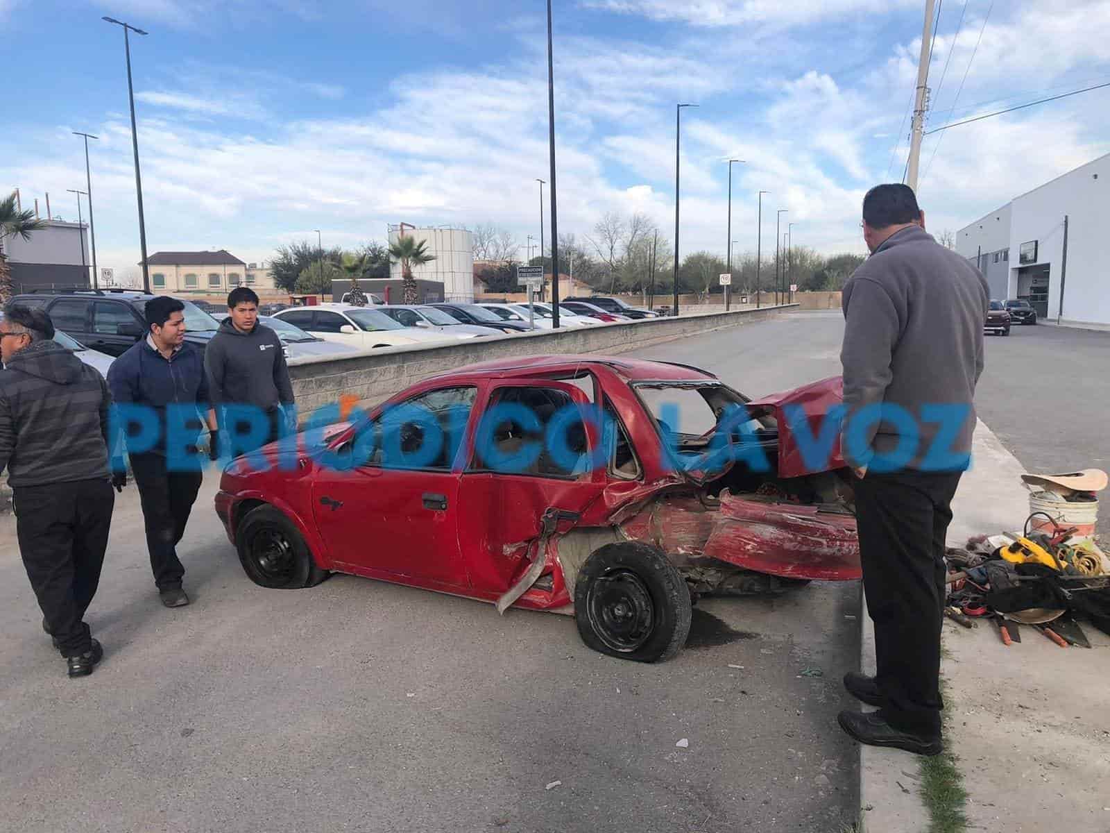 Fuerte Choque frente a Toyota de Monclova deja auto desecho