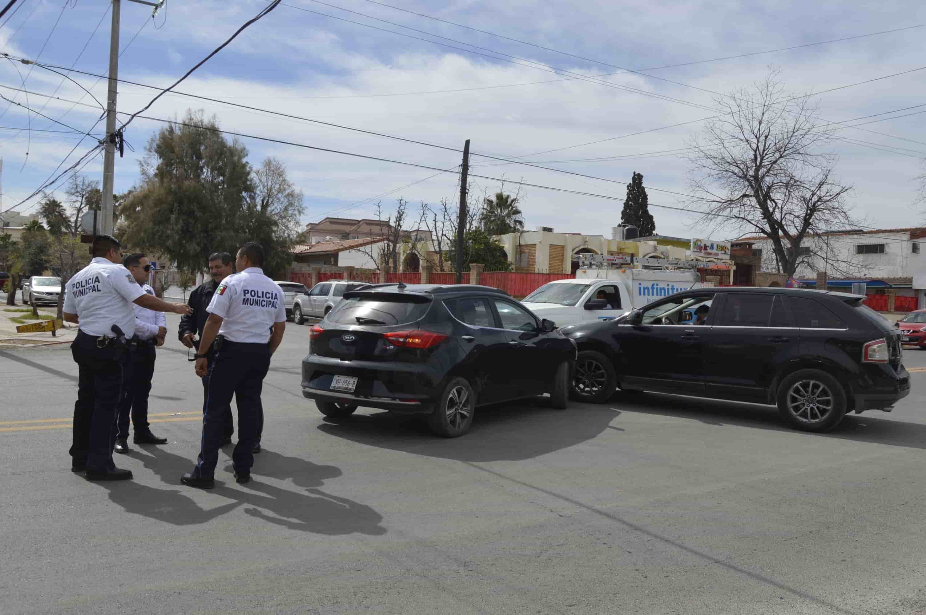 Causa urólogo choque en la avenida Monterrey