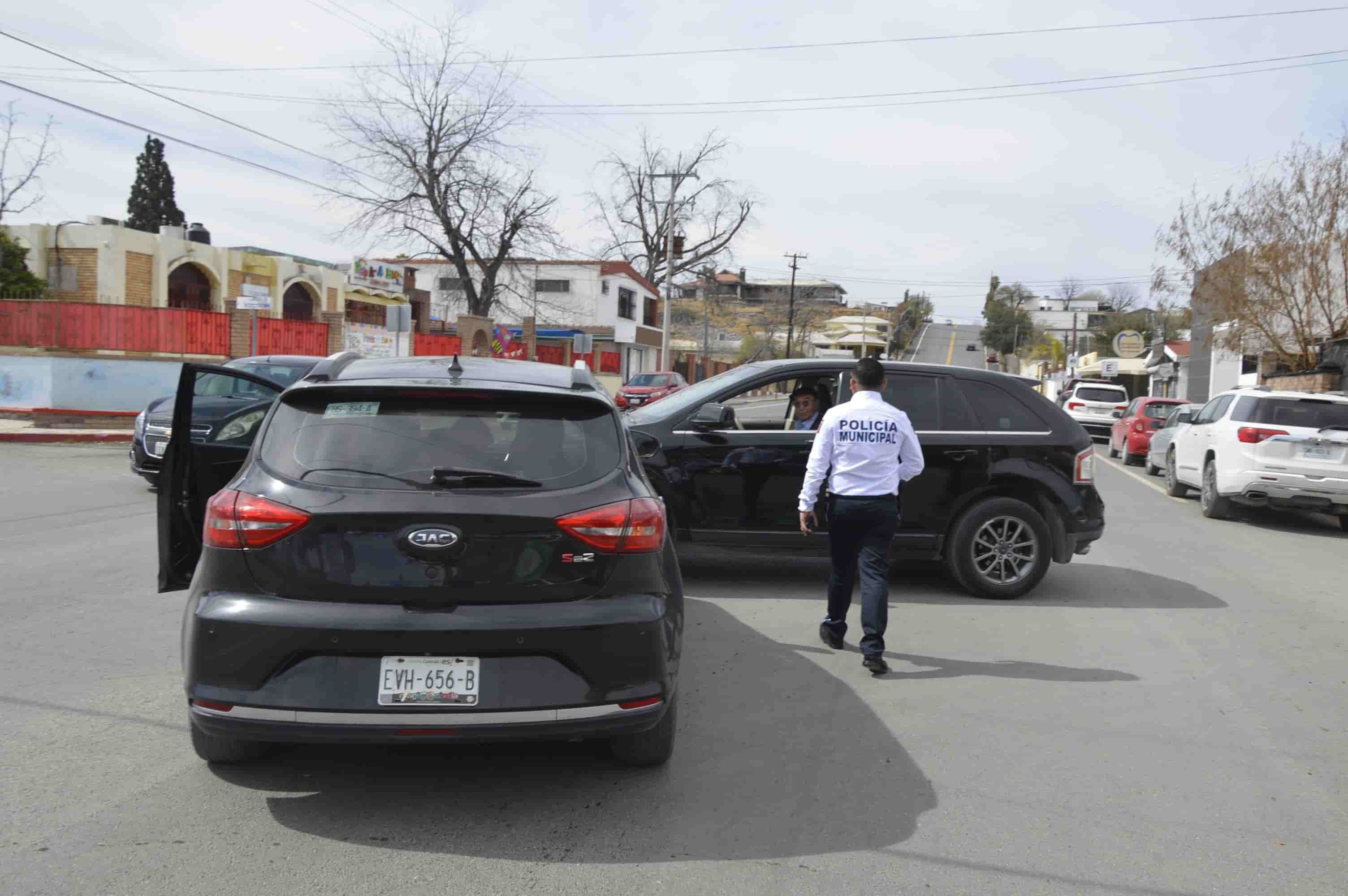 Causa urólogo choque en la avenida Monterrey