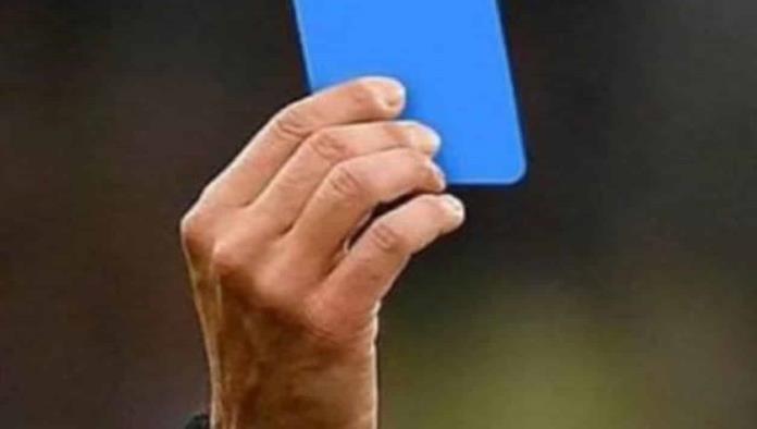 Presentaran la tarjeta azul en el futbol; Expulsara al jugador por 10 minutos