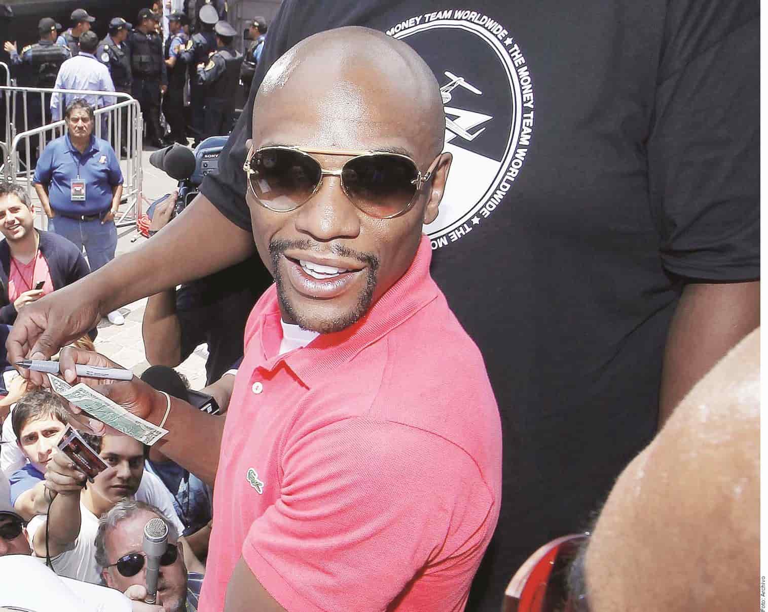 Lanza Floyd Mayweather mordida de tiburón 