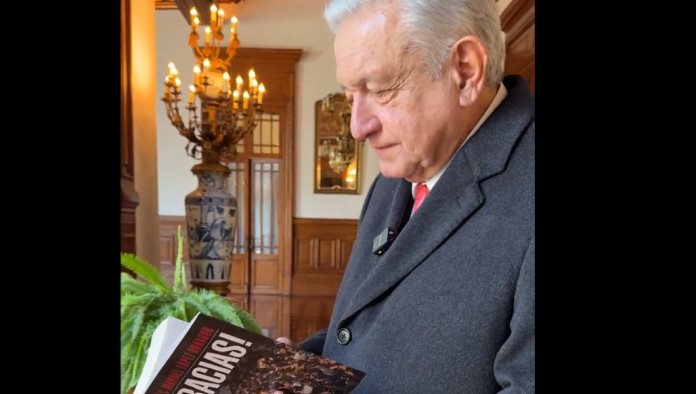 Calderón buscaba entregar las Fuerzas Armadas a Estados Unidos; Afirma AMLO en su libro