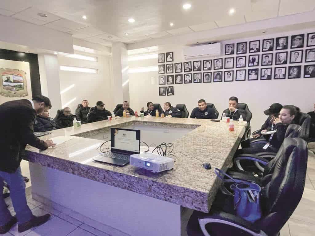 CAPACITAN A POLICÍAS DE CASTAÑOS.