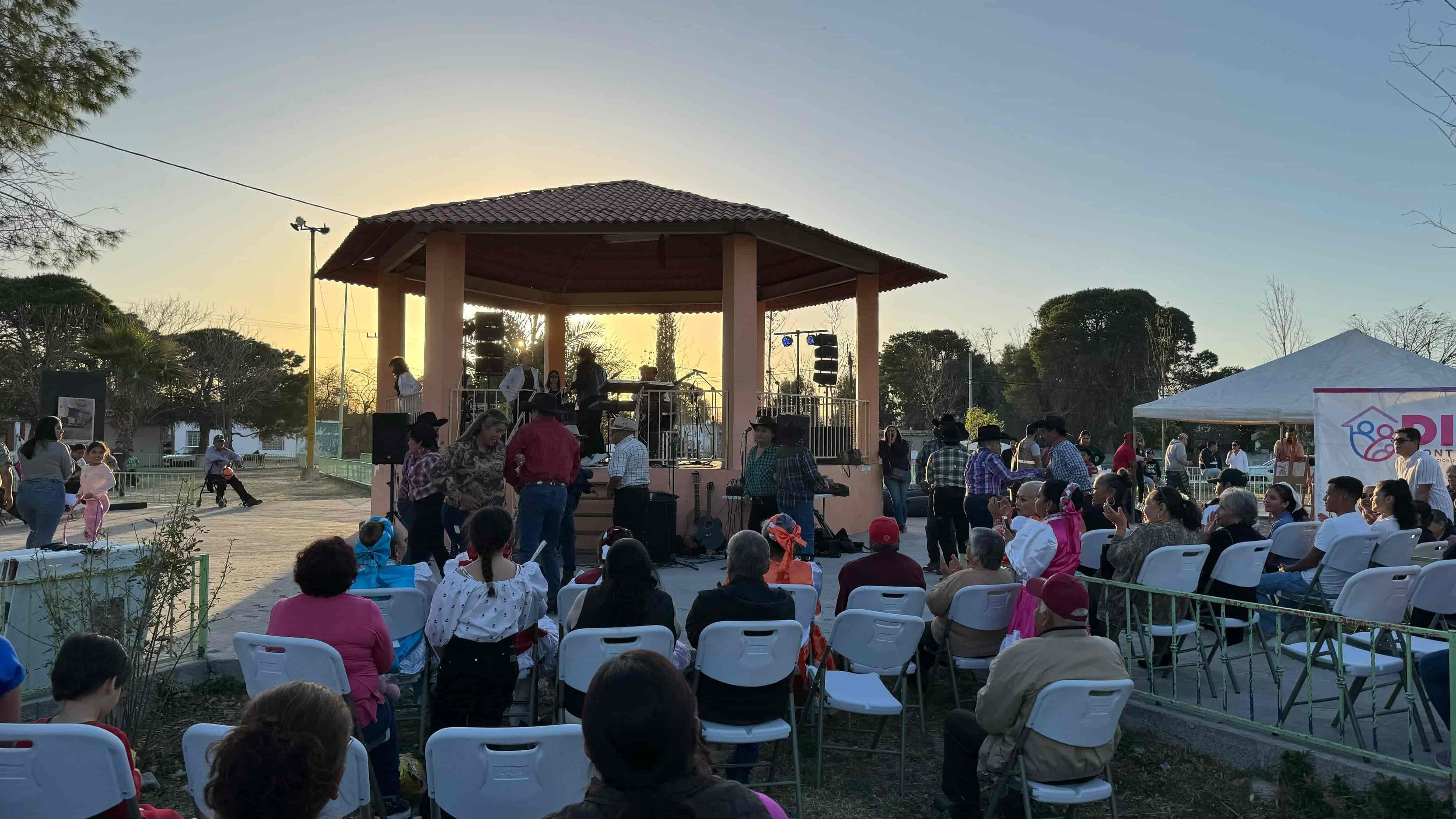 Disfrutan gran Fiesta Cultural