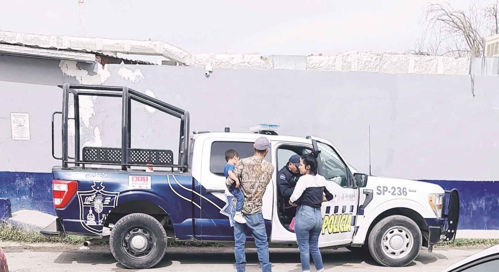 Localizan Policías a niño extraviado