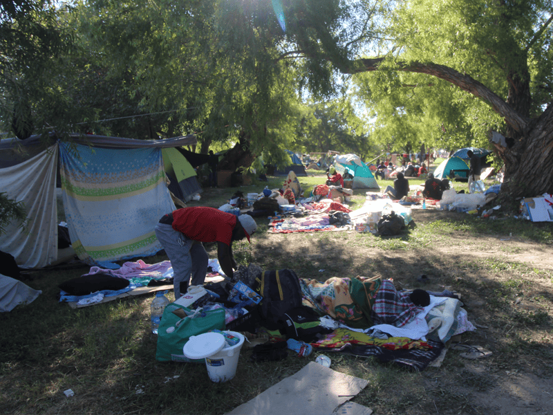 Continúa la llegada de migrantes a la frontera 