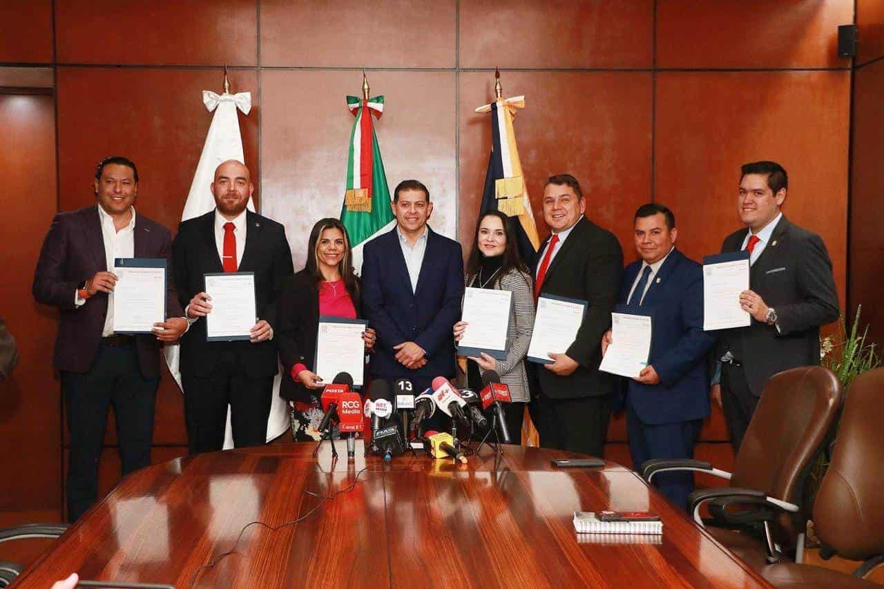 El Rector de la Universidad Autónoma de Coahuila, Octavio Pimentel Martínez entregó diversos nombramientos para algunas áreas de primer nivel de la UA de C.