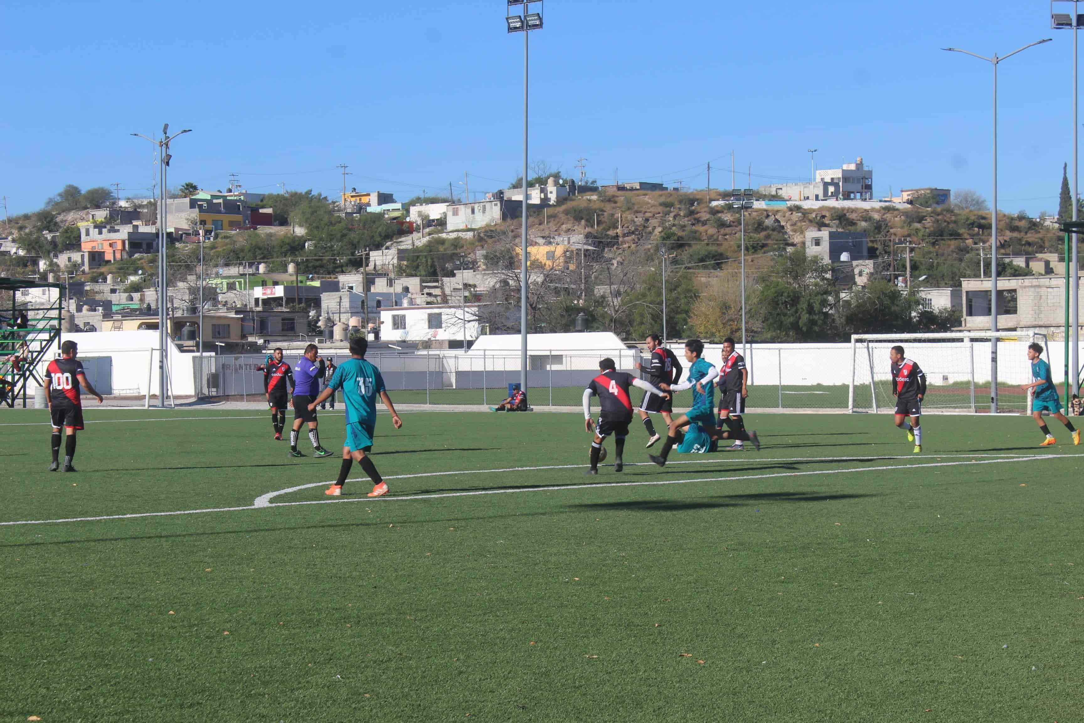 Maquinados Casanova golea a Deportivo Barrio