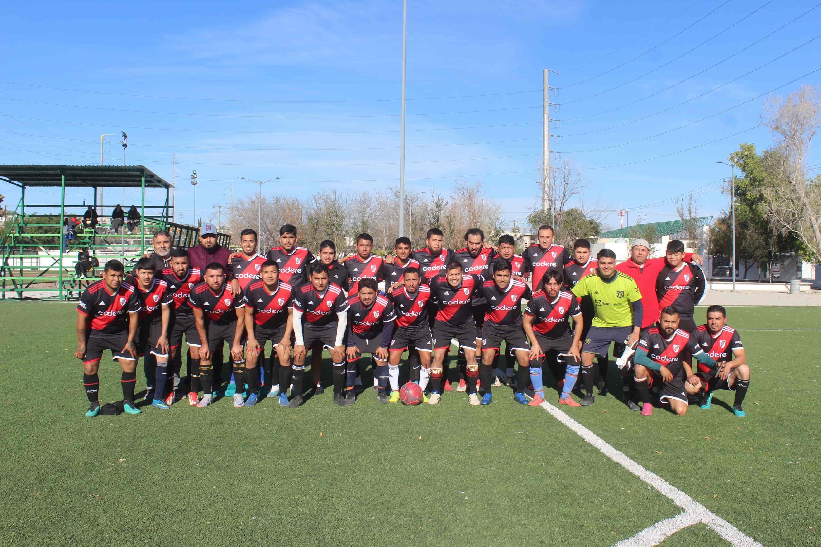 Maquinados Casanova golea a Deportivo Barrio