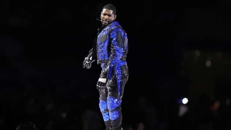 Usher no decepcionó con su participación en el Show de Medio Tiempo del Super Bowl LVIII. | AP