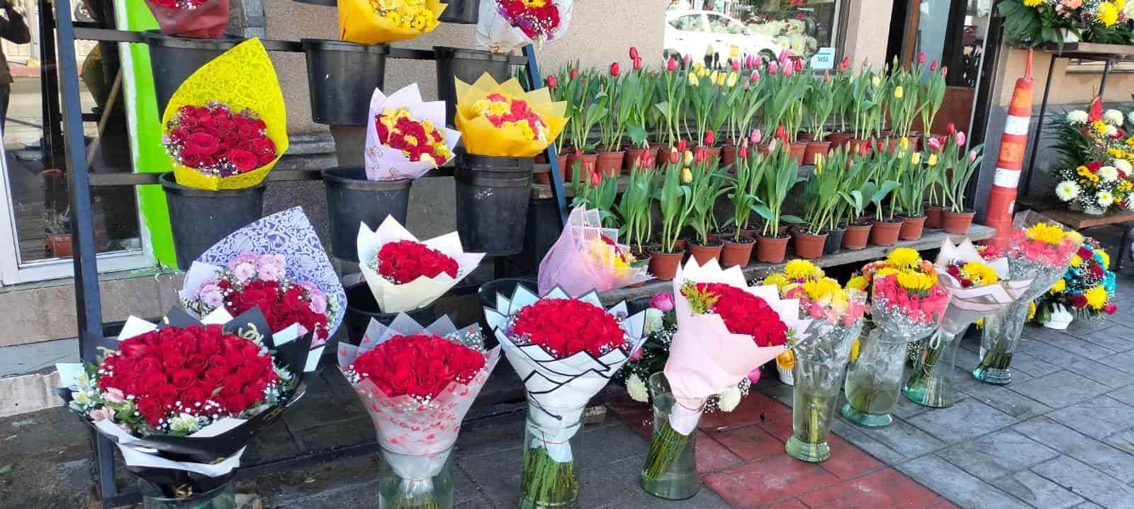 ¡24 HORAS ABIERTO! Auge en las Florerías nigropetenses por la Gran Venta del Amor