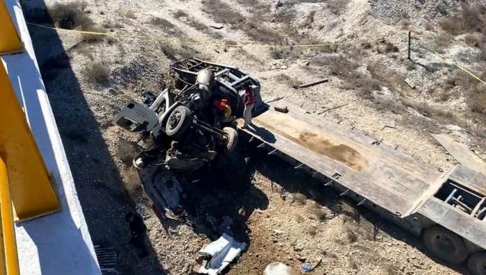 APARATOSA VOLCADURA de un trailer en el tramo Zaragoza-Acuña