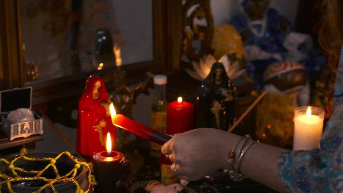 Crece demanda de “amarres de amor”
