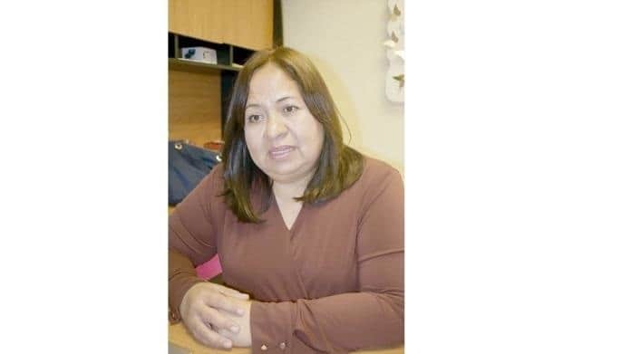 Ayudan a Karla por infección de piojos