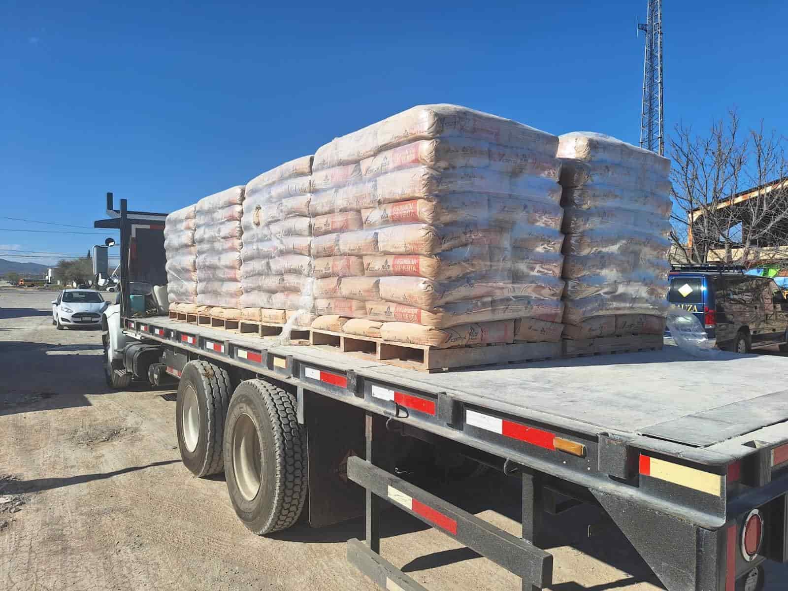 Llegan cemento y tinacos a bajo costo