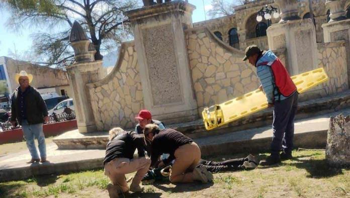 Discuten mujeres en la plaza Hidalgo