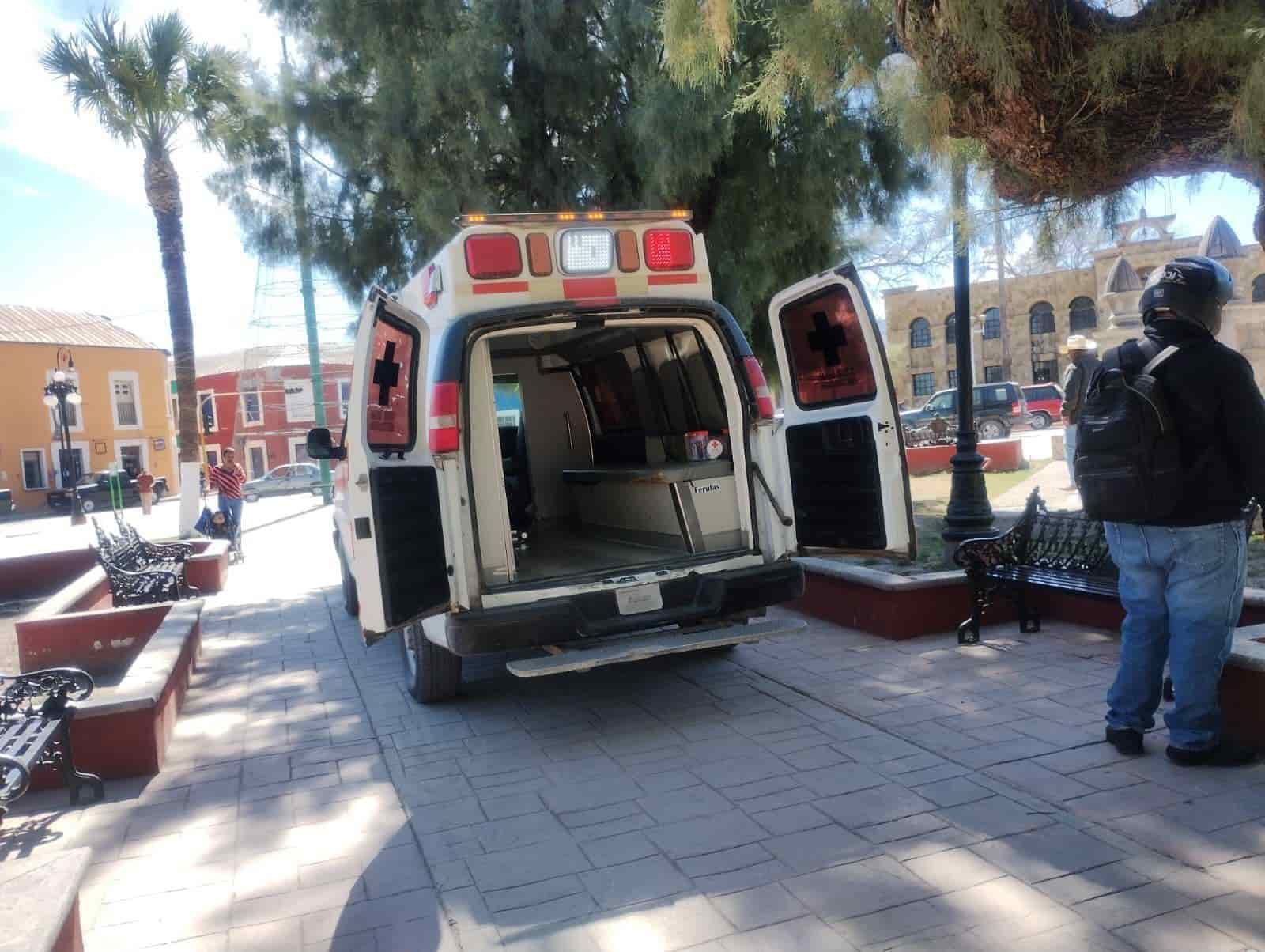 Discuten mujeres en la plaza Hidalgo