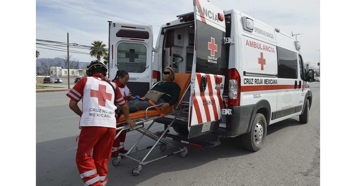 Acaba en el hospital al causar accidente